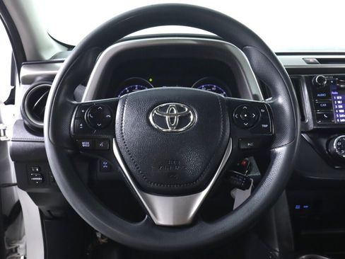 Used 2018 Toyota RAV4 LE AWD/4WD image 11