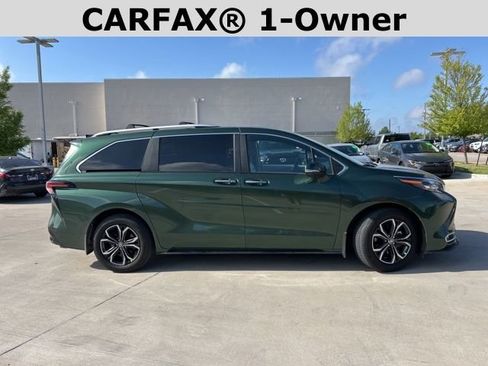 Used 2025 Toyota Sienna Platinum image 2