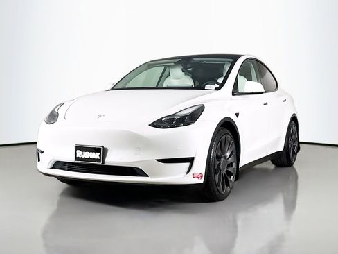Used 2022 Tesla Model Y Performance image 3
