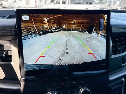 Used 2023 Ford Expedition XLT image 15