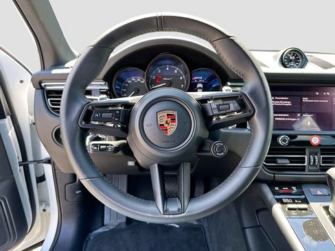 Certified 2026 Porsche Macan AWD/4WD image 12