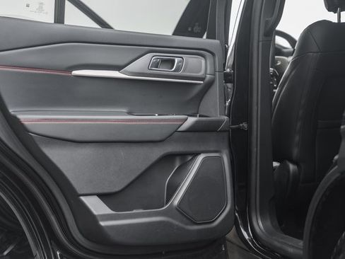 Used 2025 Ford Explorer ST-Line w/ ST-Line Street Pack image 37