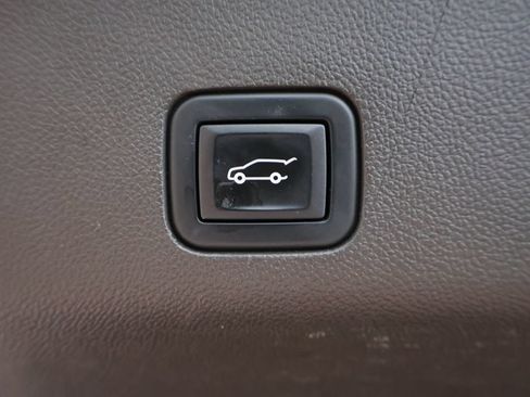 Certified 2021 GMC Yukon Denali w/ Denali Ultimate Package AWD/4WD image 8