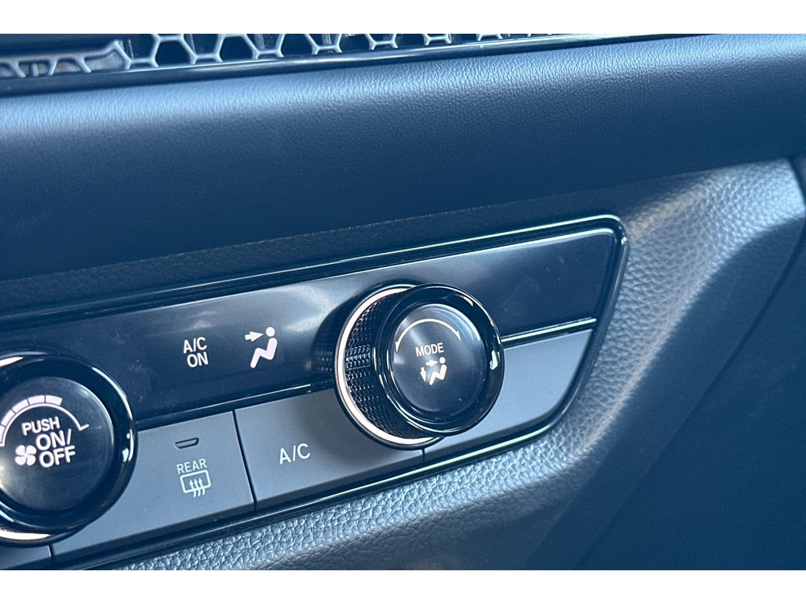 Used 2027 Honda HR-V LX image 30