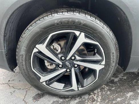 Used 2023 Chevrolet TrailBlazer RS w/ Sun and Liftgate Package FWD image 9