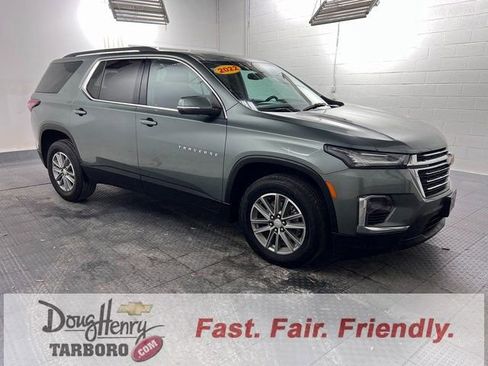 Used 2022 Chevrolet Traverse LT image 3