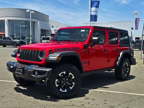 Certified 2025 Jeep Wrangler Unlimited Rubicon 4xe w/ Convenience Group AWD/4WD image 3