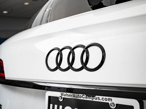 Used 2025 Audi Q5 2.0T Premium w/ Convenience Plus Package image 9