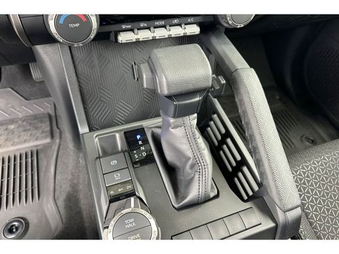 New 2026 Toyota 4Runner SR5 AWD/4WD image 25