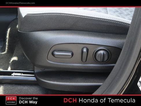 Used 2023 Chevrolet Equinox LT w/ Driver Convenience Package AWD/4WD image 17