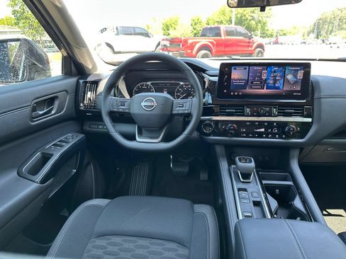 New 2026 Nissan Pathfinder SV w/ SV Premium Package FWD image 21