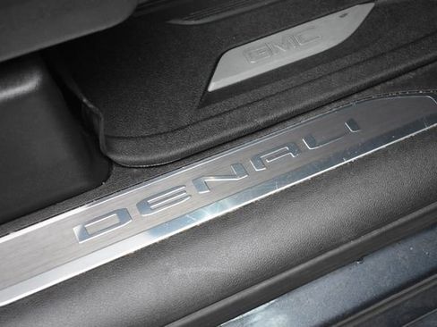 Used 2021 GMC Sierra 1500 Denali w/ Denali Ultimate Package AWD/4WD image 18
