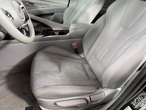 Used 2023 Hyundai Elantra SEL w/ Convenience Package FWD image 11