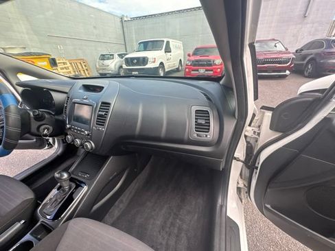 Used 2018 Kia Forte S FWD image 15