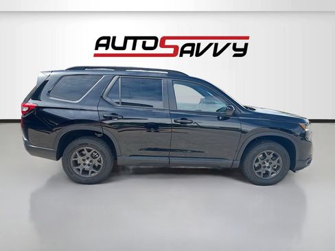 Used 2025 Honda Pilot TrailSport image 8