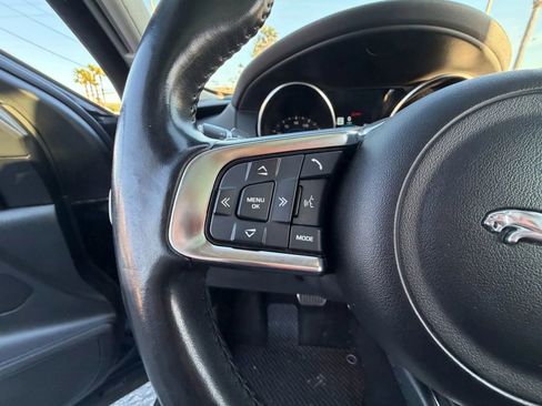 Used 2019 Jaguar F-PACE R-Sport image 15