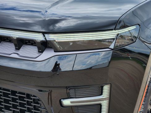New 2026 Jeep Grand Wagoneer L Summit AWD/4WD image 9
