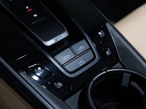 Used 2024 Porsche 911 Carrera image 38