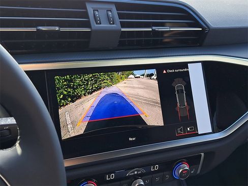 New 2025 Audi Q3 2.0T Premium image 13