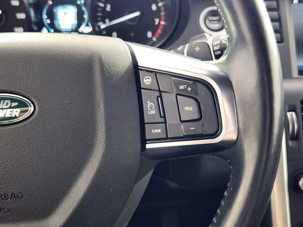 Used 2018 Land Rover Discovery Sport SE AWD/4WD image 19