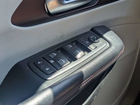 Used 2020 Chrysler Pacifica Limited FWD image 24