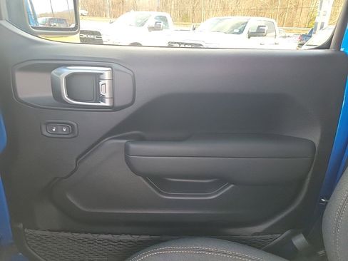 New 2025 Jeep Gladiator Sport image 25