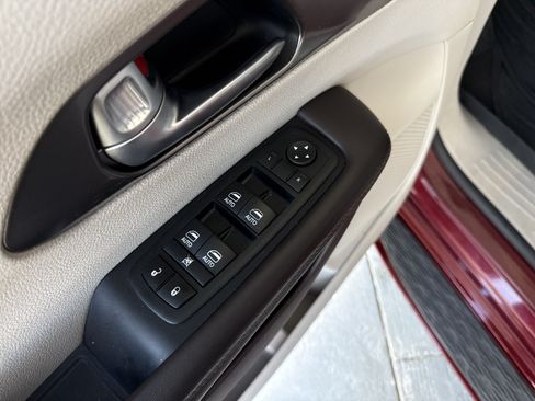 Used 2017 Chrysler Pacifica Touring-L Plus w/ Advanced Safetytec Group FWD image 14
