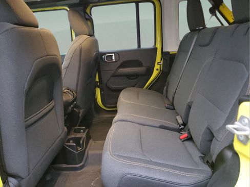 Used 2024 Jeep Wrangler Sahara image 9