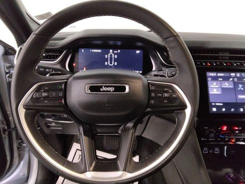 Used 2024 Jeep Grand Cherokee L Laredo image 11