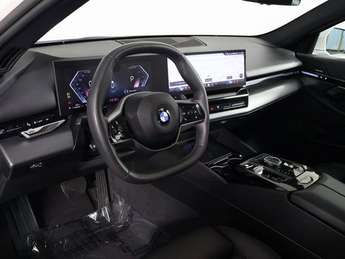 Used 2024 BMW 530i w/ Convenience Package image 7