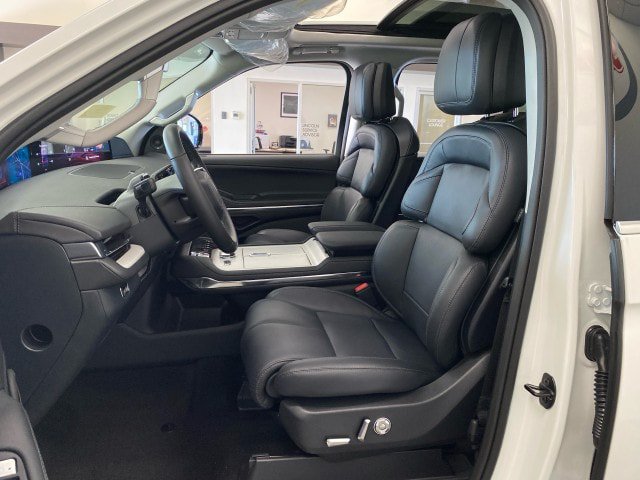 New 2027 Lincoln Navigator Reserve AWD/4WD image 19