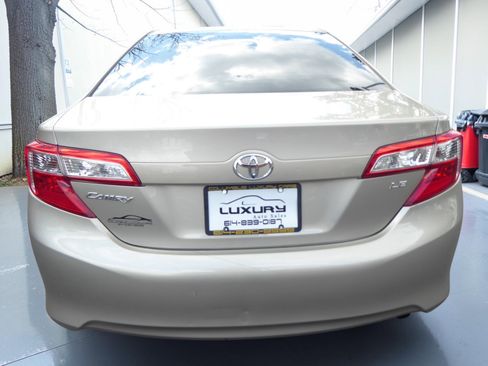 Used 2014 Toyota Camry LE FWD image 9