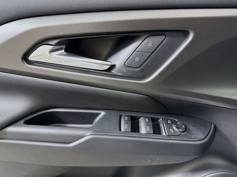 New 2026 Chevrolet Equinox EV LT image 17