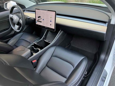 Used 2020 Tesla Model 3 Standard Range Plus image 36