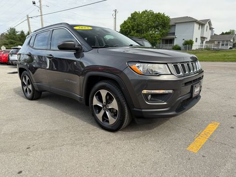 Used 2018 Jeep Compass Latitude w/ Popular Equipment Group FWD image 3