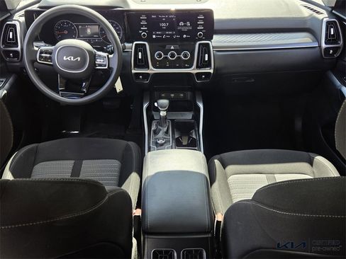 Used 2022 Kia Sorento LX image 13