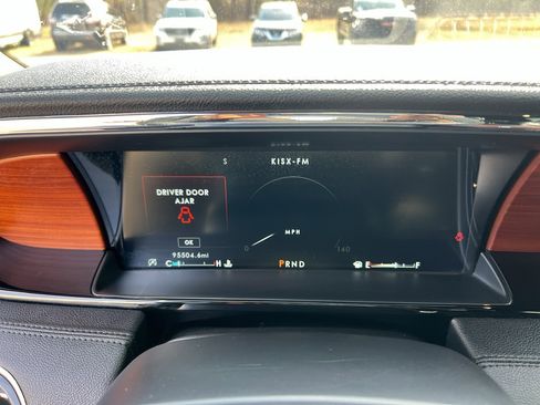 Used 2019 Lincoln Navigator Reserve image 16