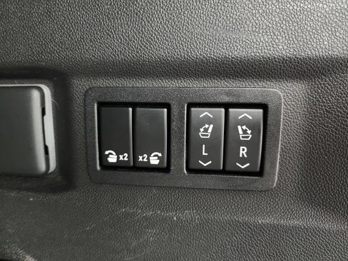 Used 2021 Chevrolet Tahoe LT image 36