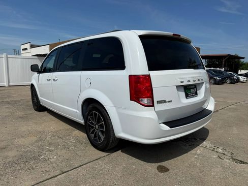 Used 2018 Dodge Grand Caravan SXT w/ Driver Convenience Group FWD image 8