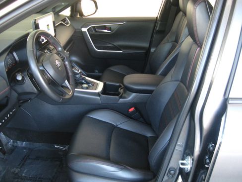 Used 2024 Toyota RAV4 XSE w/ Premium Package image 8