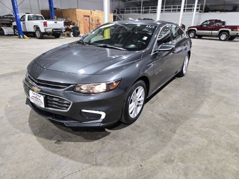 Used 2017 Chevrolet Malibu LT w/ Leather Package image 2