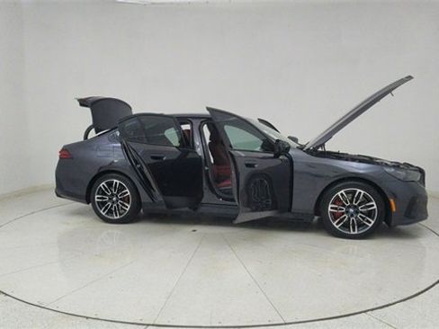 Used 2025 BMW 540i xDrive w/ Executive Package image 75