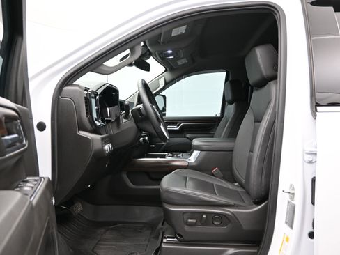 Used 2024 GMC Sierra 3500 SLT w/ SLT Convenience Package image 9