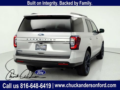 Used 2023 Ford Expedition Limited AWD/4WD image 7