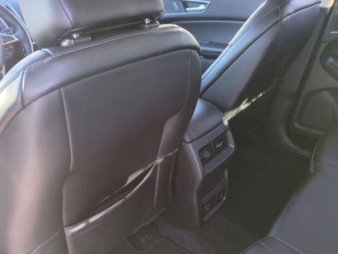 Used 2022 Ford Edge SEL w/ Convenience Package image 18