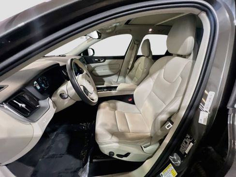 Used 2018 Volvo XC60 T5 Momentum w/ Convenience Package AWD/4WD image 15