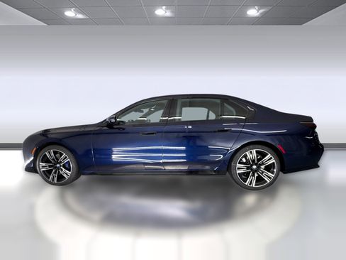 Certified 2023 BMW 740i w/ Parking Assistance Package RWD image 2