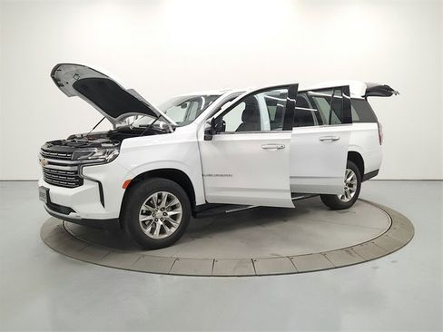 Used 2023 Chevrolet Suburban Premier image 11