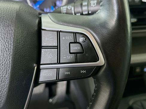 Used 2023 Toyota Highlander LE FWD image 17