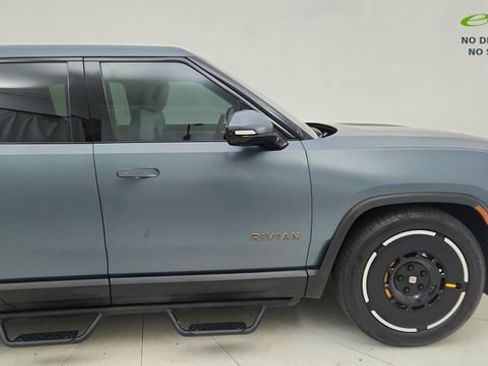 Used 2025 Rivian R1T Premium AWD/4WD image 8